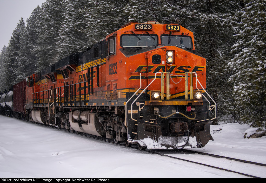 BNSF 6823 At Nascon Creek